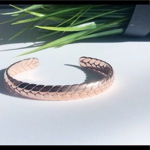 STAINLESS STEEL LEAF BANGLE